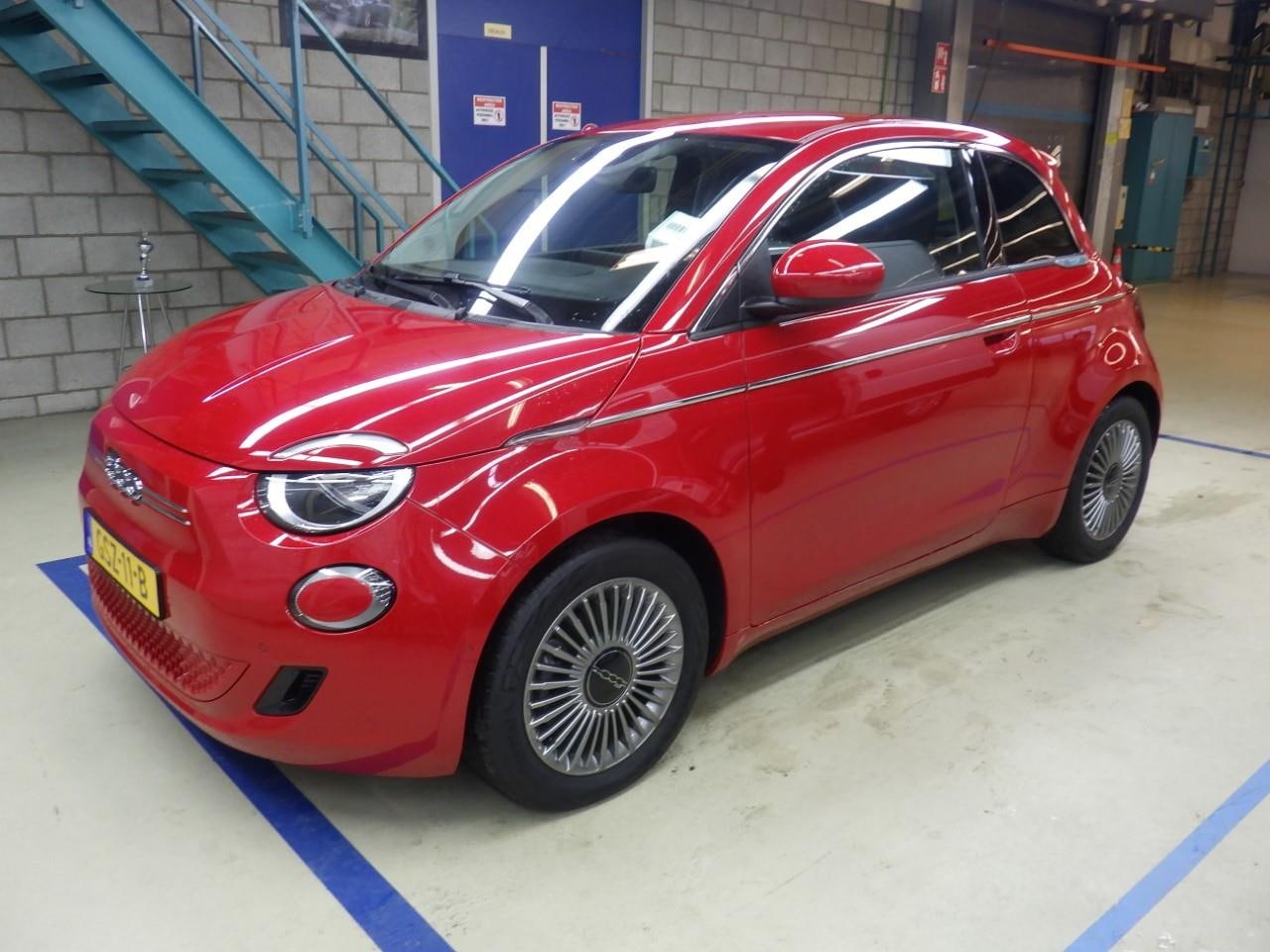 Fiat 500e - Urban 42 kWh 3 Fase | Navigatie | Pack Comfort + Style | Keyless-Entry | Dodehoek-Detectie - AutoWereld.nl