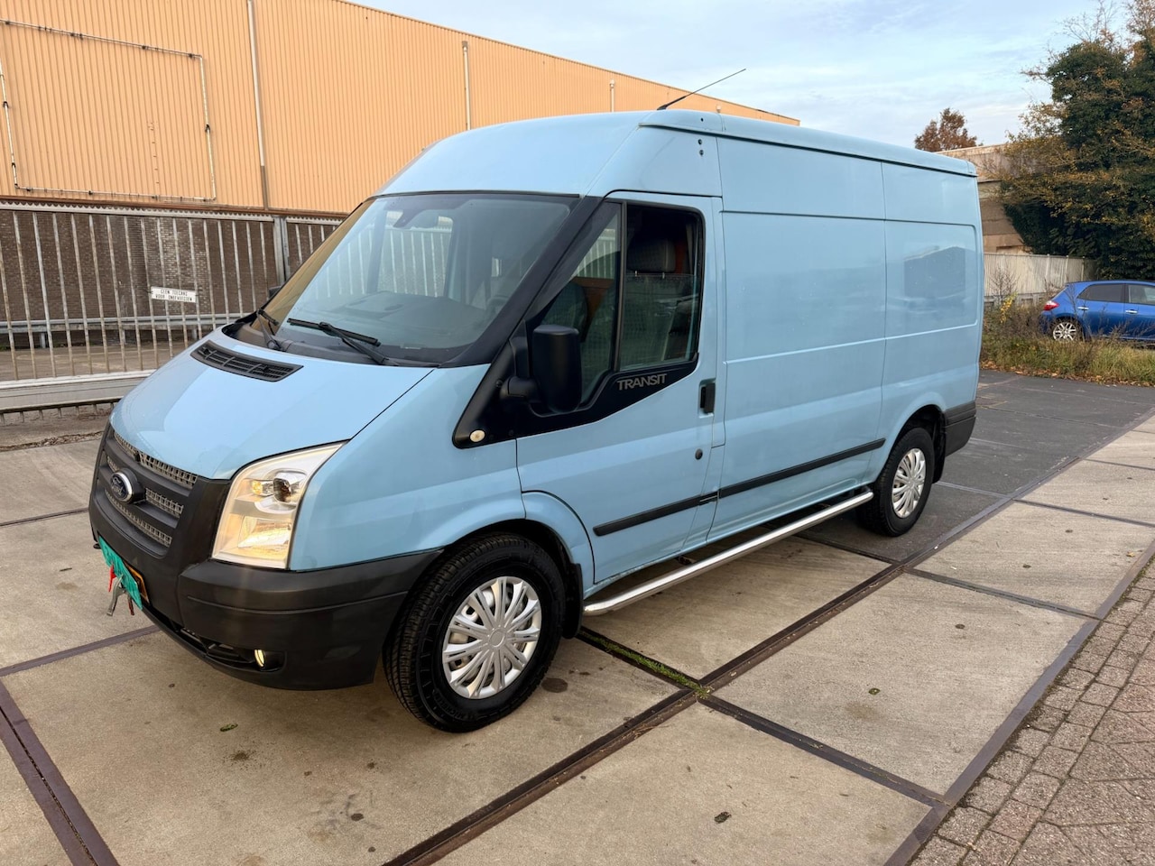 Ford Transit - 330L 2.2 TDCI Ambiente HD!ACHTERWIEL AADRIJVING!ELECKTRISH RAAM!TREKHAAK!6 VERSNELLING!APK - AutoWereld.nl
