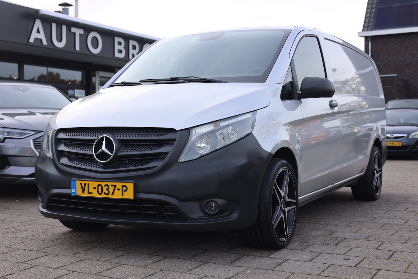 Mercedes-Benz Vito - 116 CDI LANG | CLIMA | CRUISE | LEDER | TREKHAAK - AutoWereld.nl