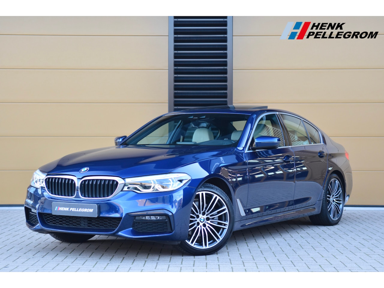 BMW 5-serie - 520i High Executive * ComfortStoelen * Harman/Kardon * M-Sportpakket * Schuifdak * Trekhaa - AutoWereld.nl