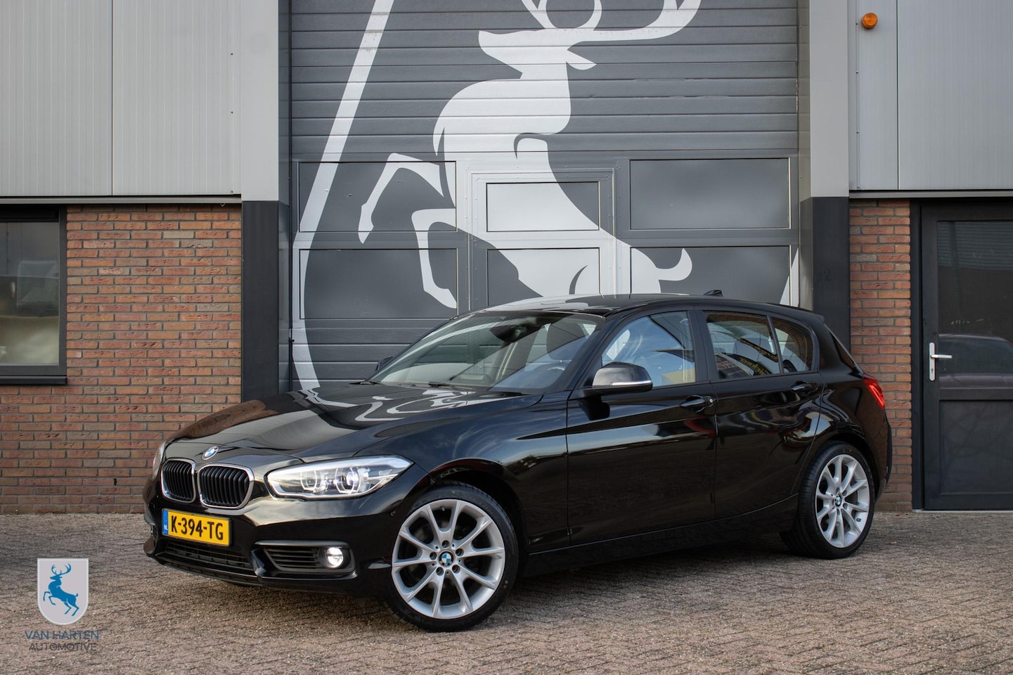 BMW 1-serie - 120i High Executive / 18'' Lichtmetalen velgen / LED - AutoWereld.nl