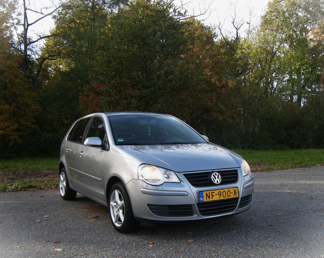 Volkswagen Polo - 1.2 Trendline . 5 Deurs . Airco . LMV . Schuifdak . enz - AutoWereld.nl