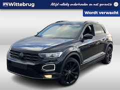Volkswagen T-Roc - 1.5 TSI Sport / Panorama dak / 19 Inch / Virtual Cockpit / Afneembare trekhaak / Black Sty