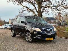 Lancia Y(psilon) - Ypsilon 0.9 TwinAir Platinum | Clima + Leder nu €3.975,