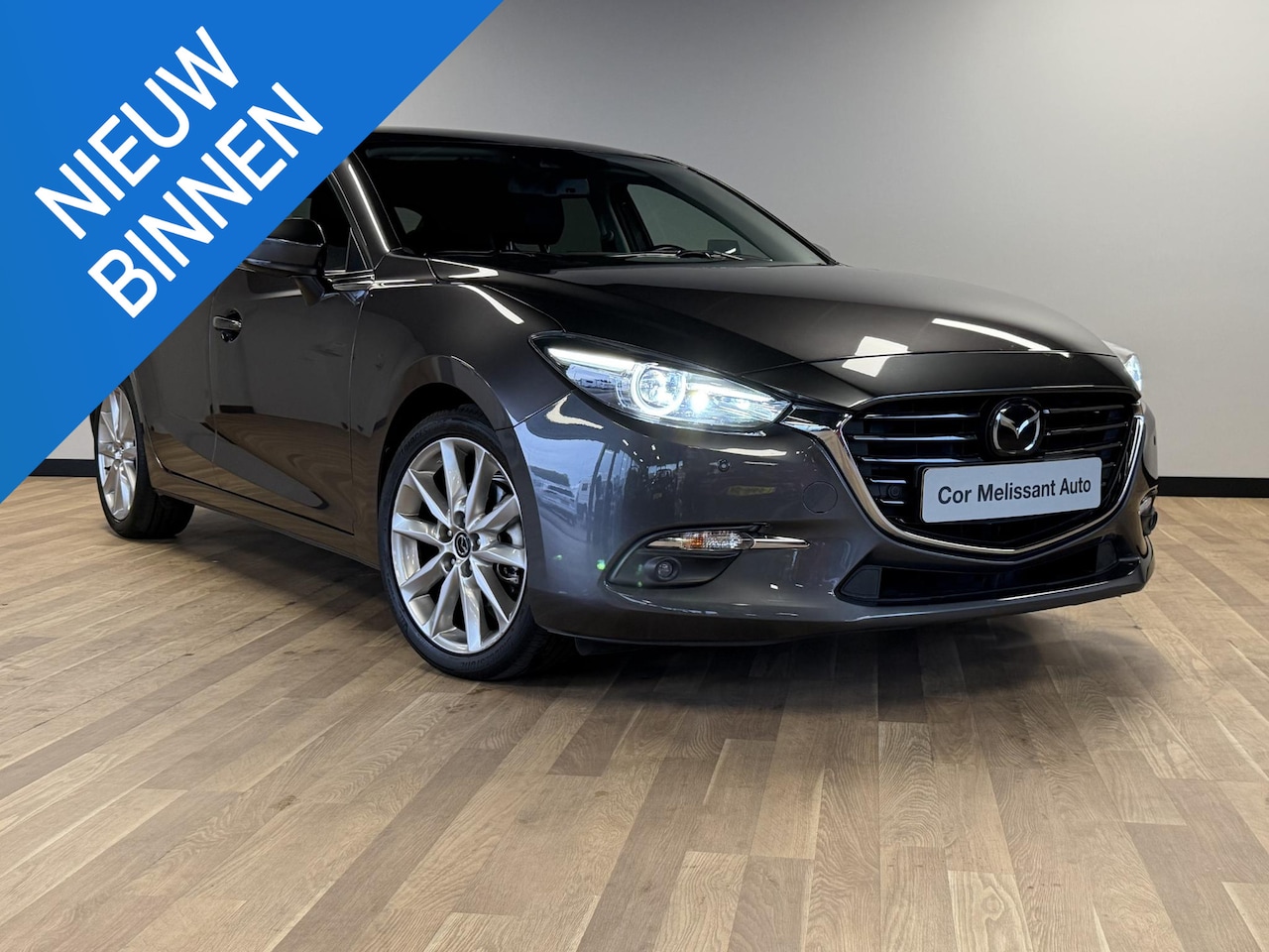 Mazda 3 - 2.0 SkyActiv-G 120 GT-M NL AUTO | HUD | CAMERA | NAVI - AutoWereld.nl