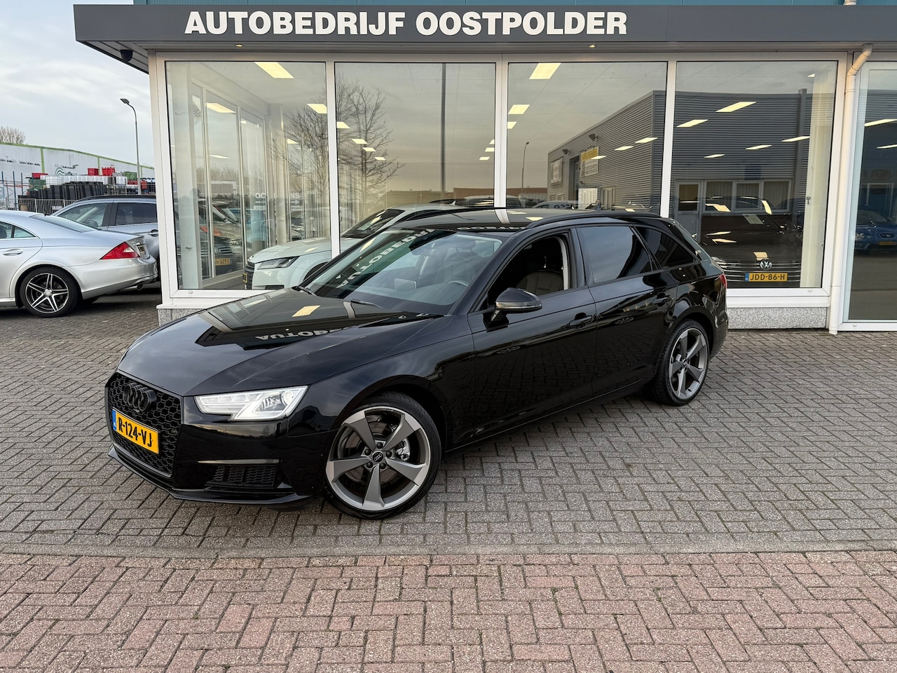 Audi A4 Avant - 1.4 TFSI Sport S line black edition 1.4 TFSI Sport S line black edition - AutoWereld.nl