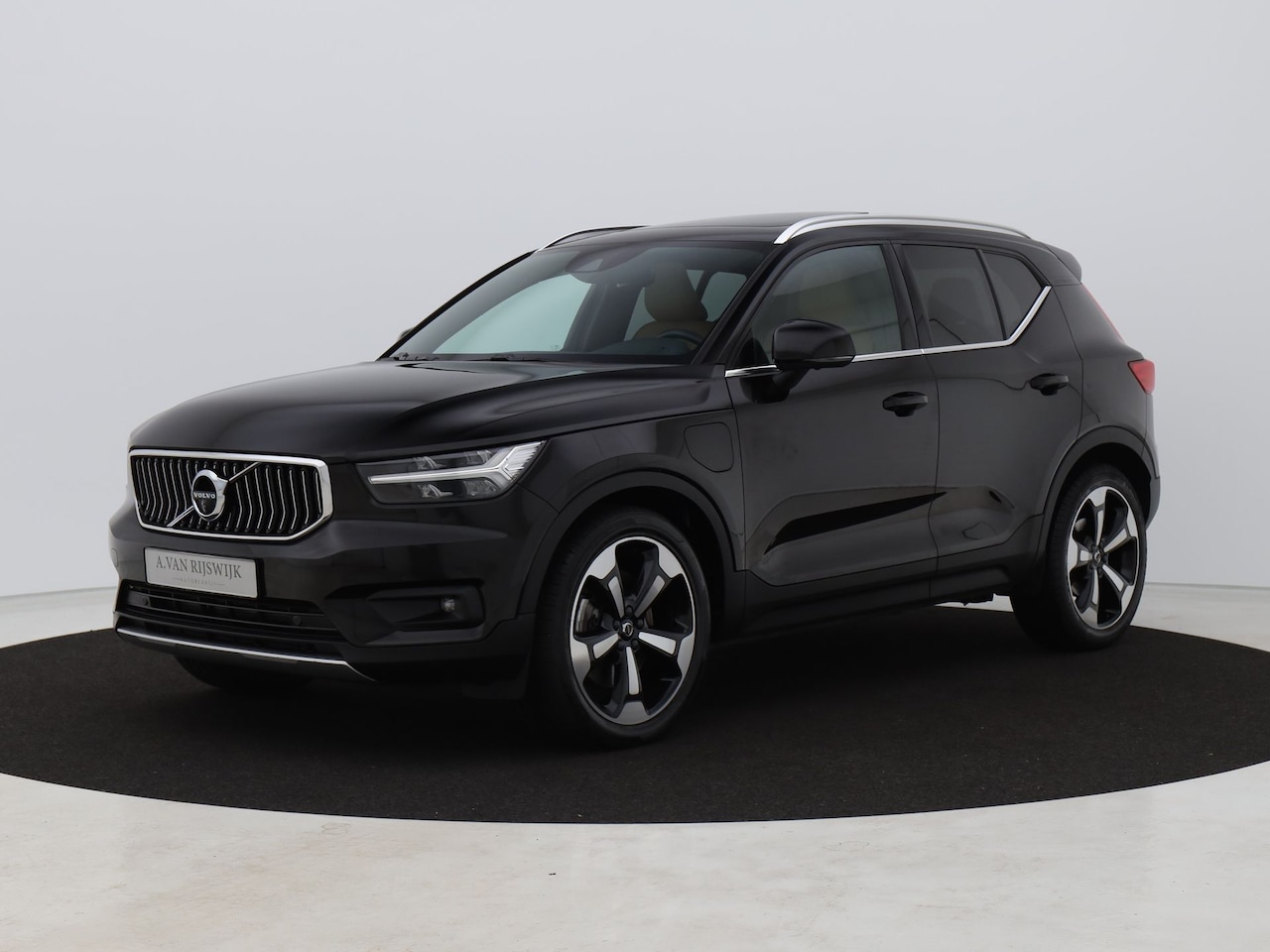 Volvo XC40 - 1.5 T4 Recharge Inscription | PANO | 360° | ADAPTIVE | H&K | KEYLESS | STOEL- EN STUURVERW - AutoWereld.nl