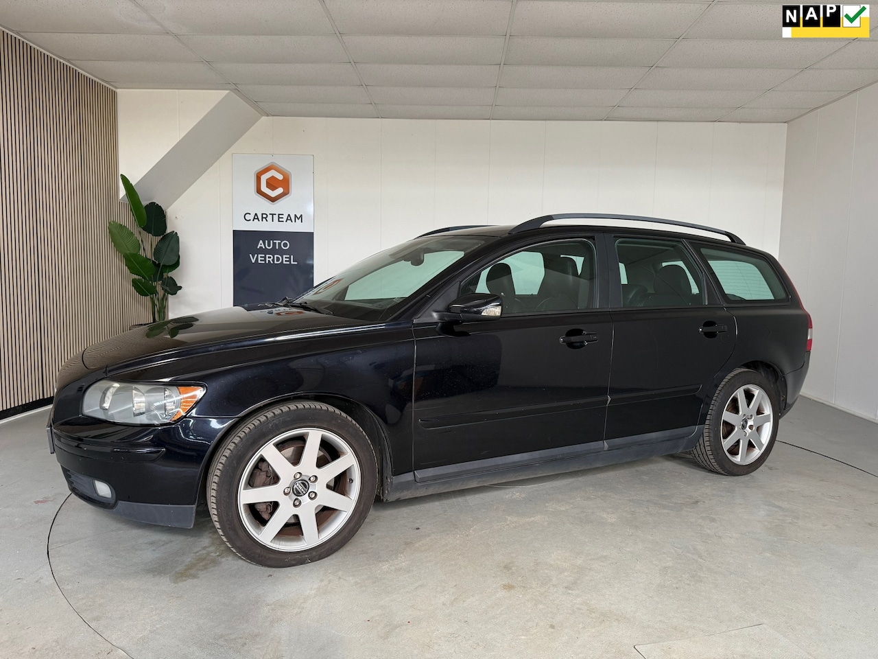 Volvo V50 - 2.4i Momentum Airco, LMV, Lederen bekleding INRUILAUTO MET NIEUWE APK - AutoWereld.nl