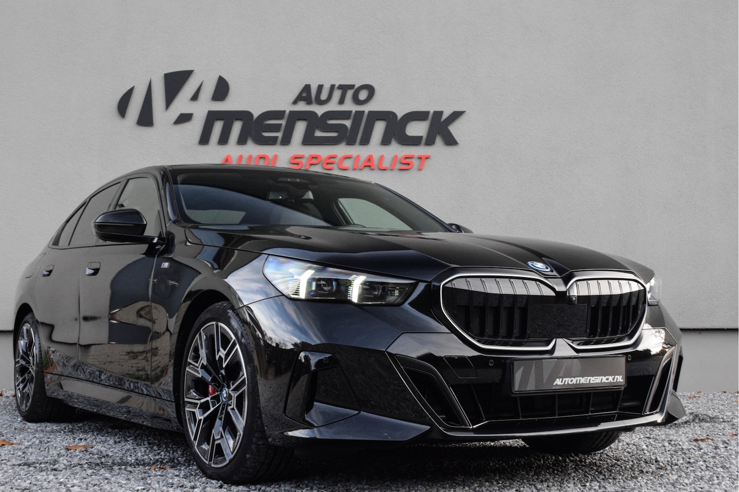 BMW 5-serie - 550e xDrive M-Sport Pro/ Panoramadak/ Bouwers & Wilkins/ 4-wiel sturing/ 360kW - AutoWereld.nl