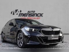 BMW 5-serie - 550e xDrive M-Sport Pro/ Panoramadak/ Bouwers & Wilkins/ 4-wiel sturing/ 360kW