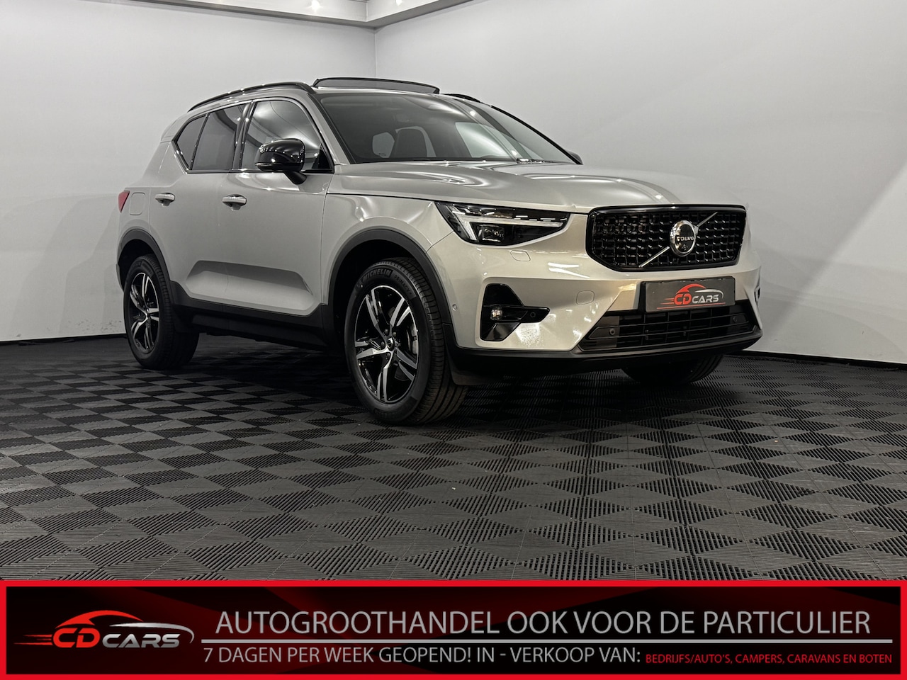 Volvo XC40 - B2 2.0 B4 AWD Plus Dark Leder, Pano, 360 Camera, Navi, Winterpakket, Harman/kardon, Cruise - AutoWereld.nl