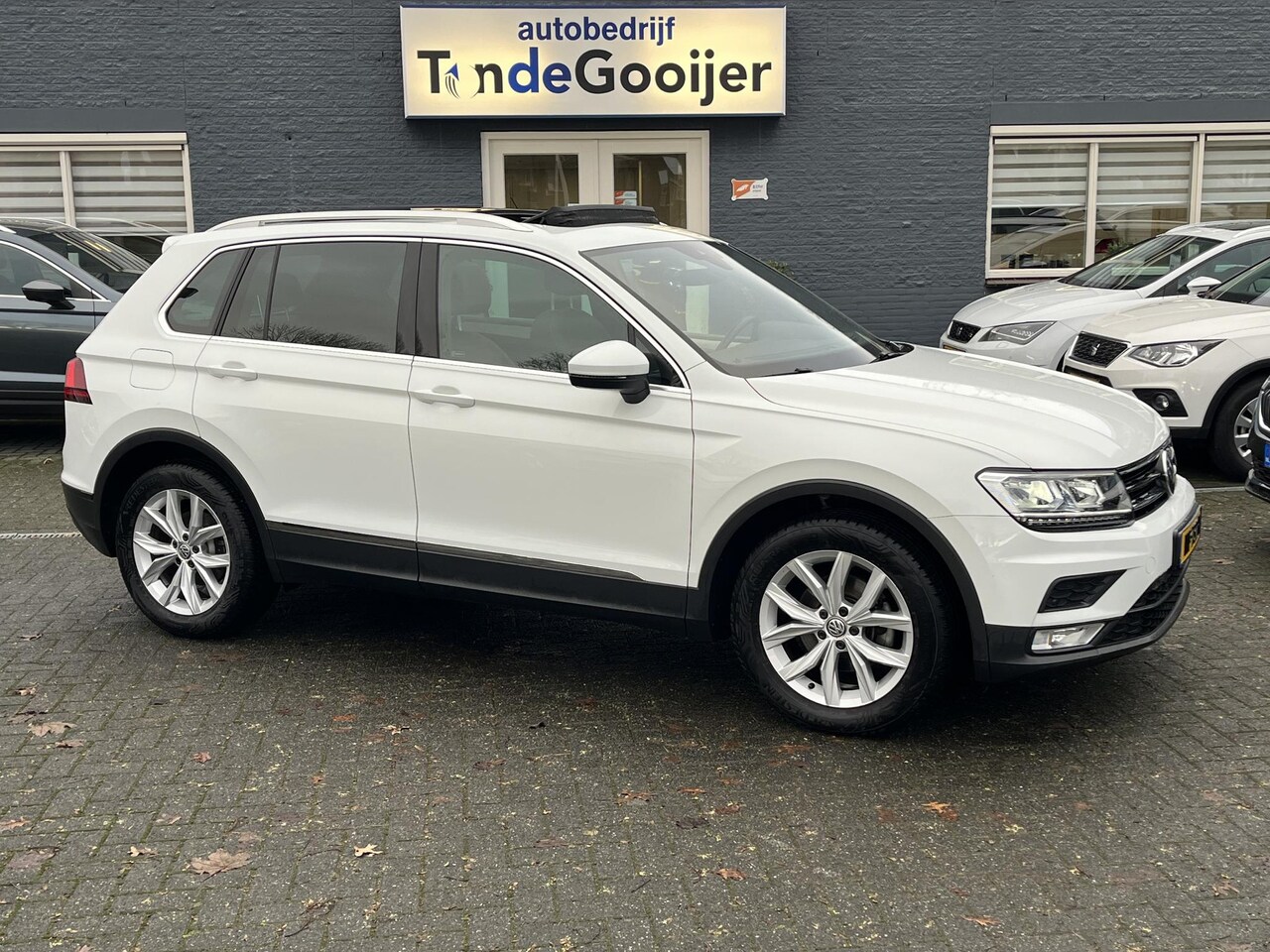 Volkswagen Tiguan - 1.4 TSi Connected | PANORAMADAK | NAV. | ERGO ACTIVE | NL-AUTO | 49.367 KM!! | - AutoWereld.nl