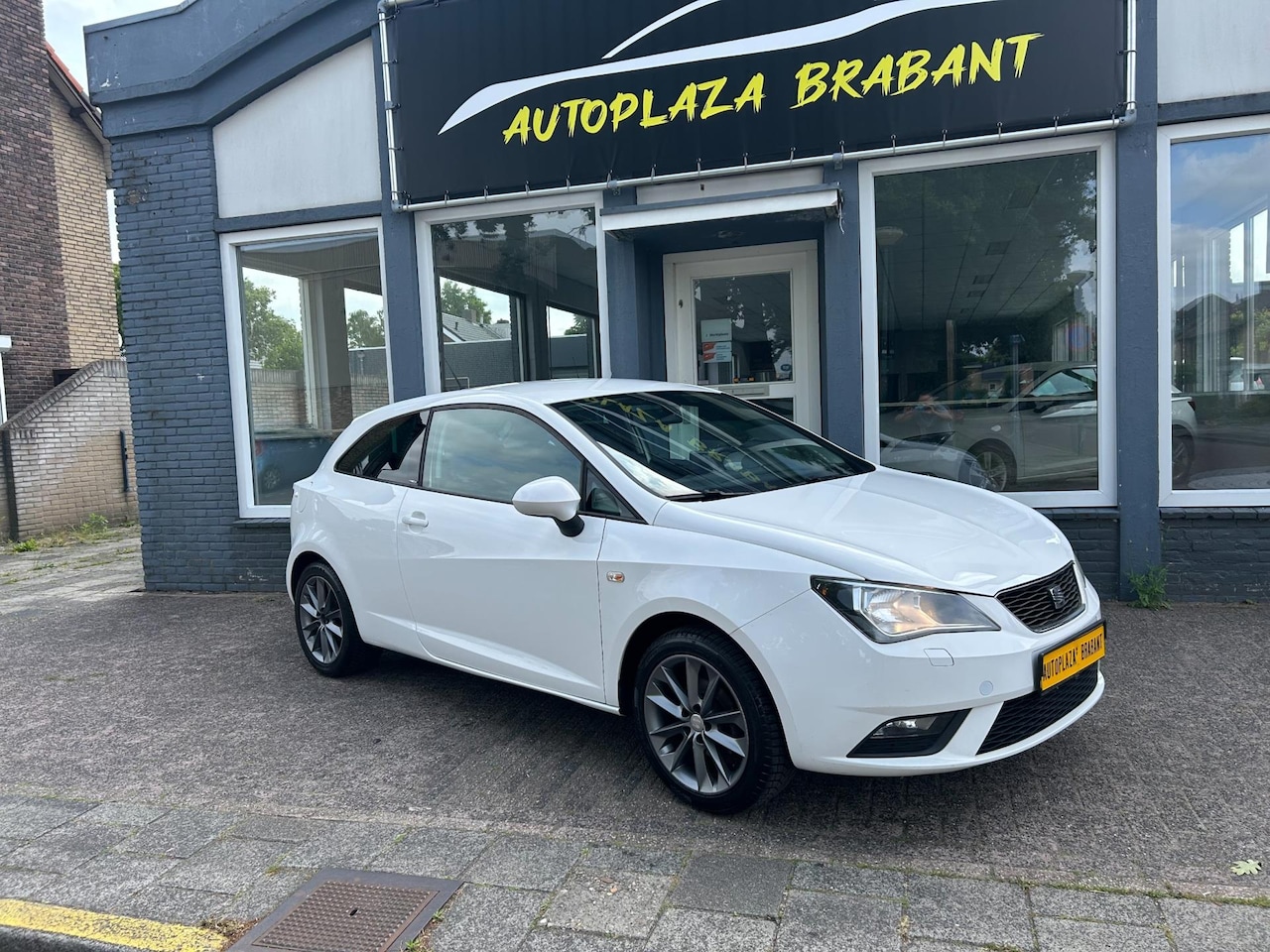 SEAT Ibiza SC - 1.4 I TECH / NAVI / CRUISE / LEDER - AutoWereld.nl