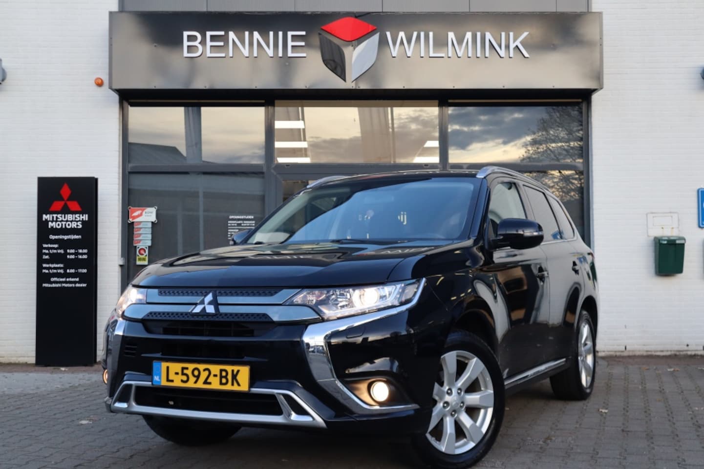 Mitsubishi Outlander - 2.4 PHEV Pure Apple/AndroidAuto/AllSeasons - AutoWereld.nl