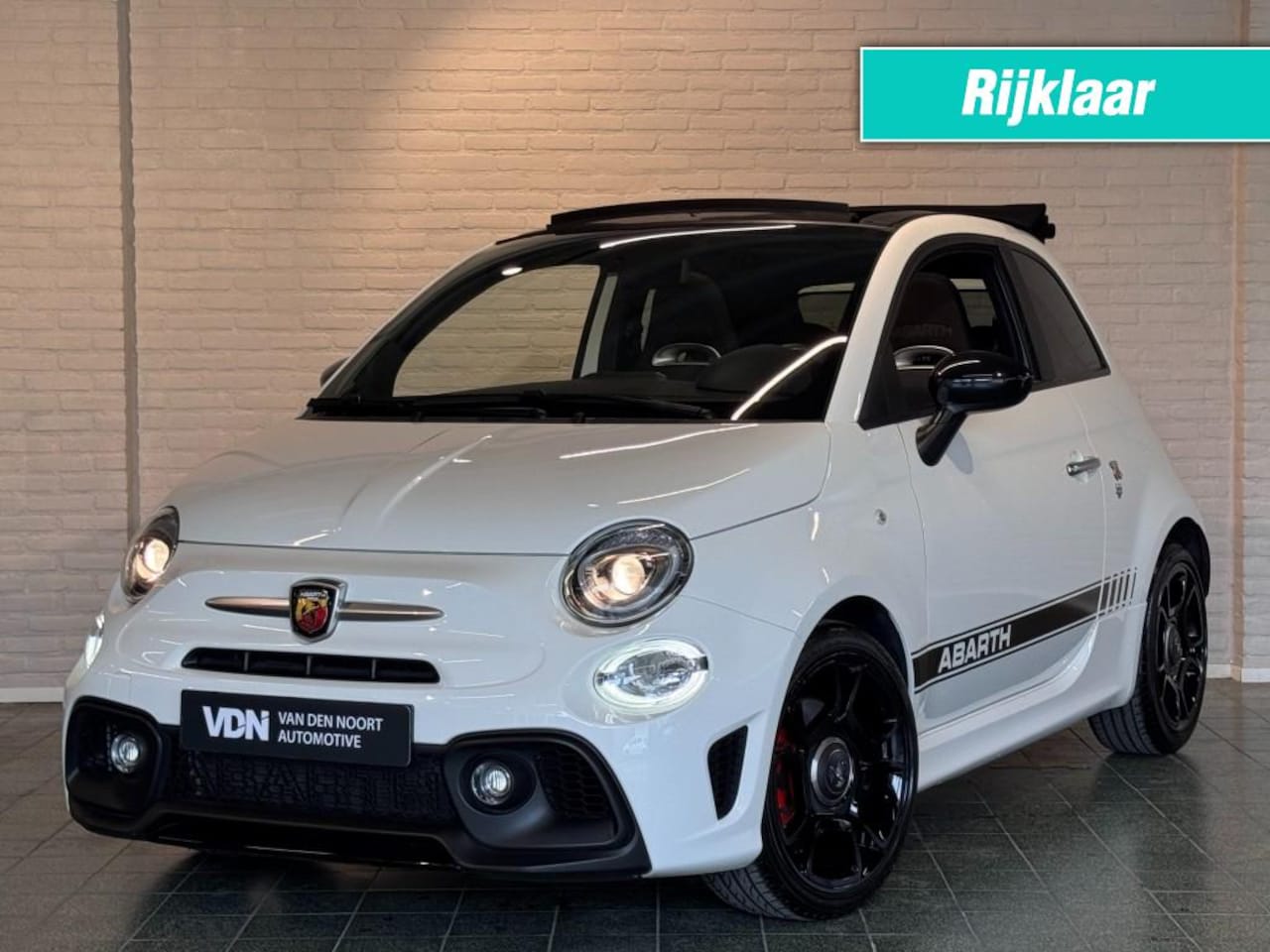 Abarth 595 - C 1.4 T-Jet Abarth 595 70th Anniversary Cabrio Carplay PDC 17'' - AutoWereld.nl