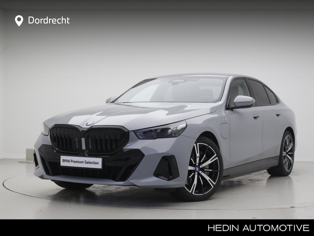 BMW 5-serie - 550e xDrive M-Sport | Trekhaak | CoPilot | 20" | Bowers & Wilkins Surround | 489 pk - AutoWereld.nl