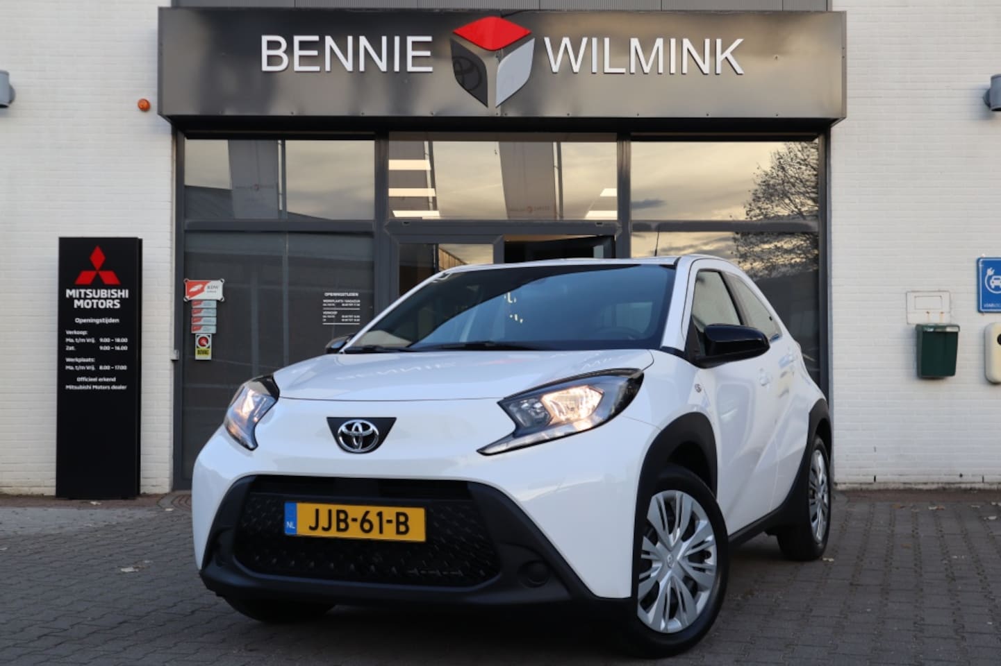 Toyota Aygo X - 1.0 VVT-i MT play 1.0 VVT-i MT Play - AutoWereld.nl