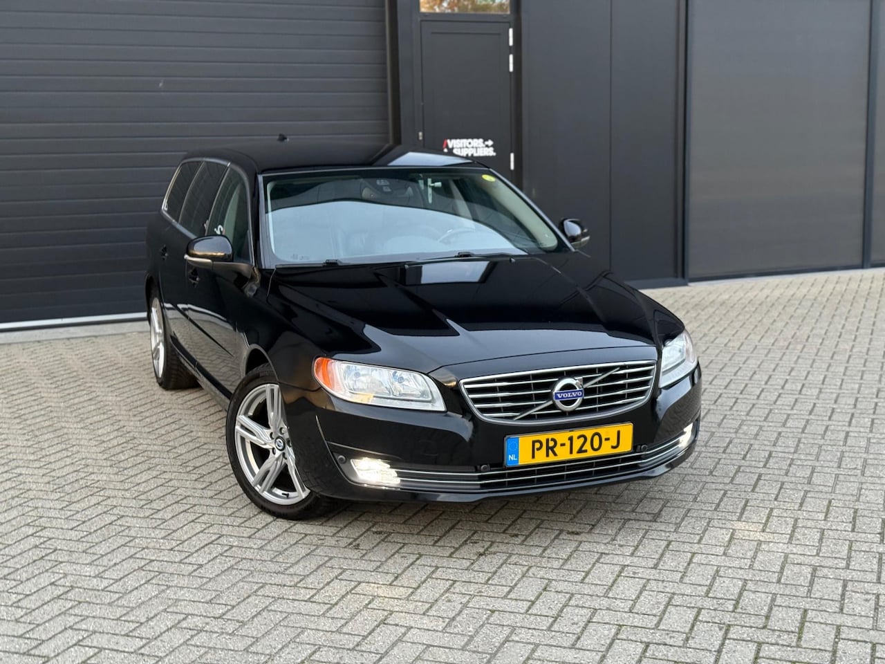Volvo V70 - 2.0 D4 Summum (bj 2014) AUTOMAAT/FACELIFT/LEER/NAVI/ECC - AutoWereld.nl