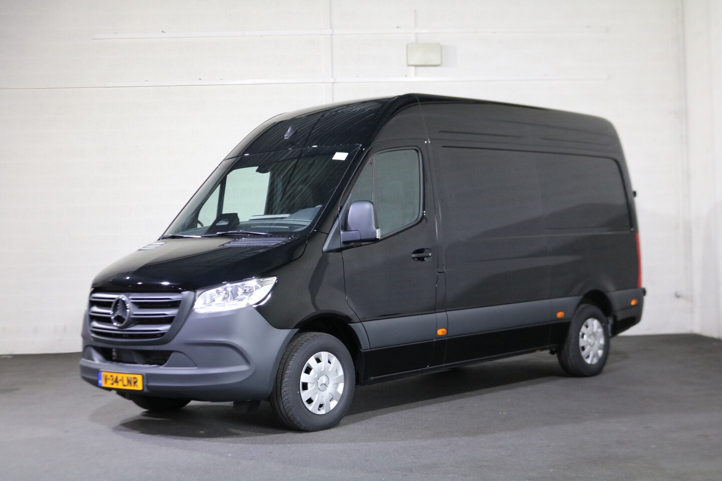 Mercedes-Benz Sprinter - 317 CDI L2 H2 Pro Automaat Navigatie 3.5T Trekhaak - AutoWereld.nl