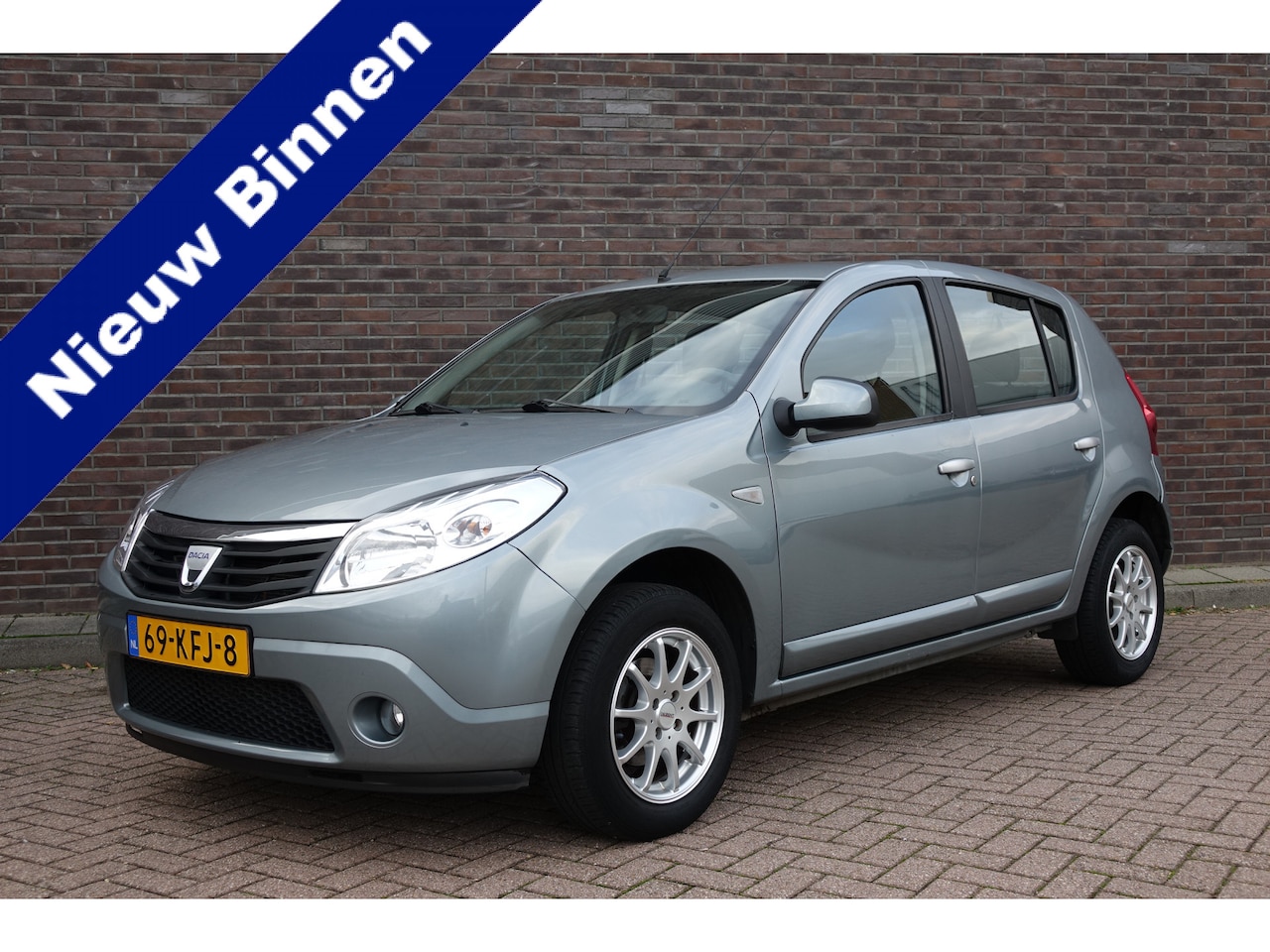 Dacia Sandero - 1.2 Lauréate 1.2 Lauréate, 5 deurs, airco, keurige auto. Zeer ruime en zuinige auto - AutoWereld.nl