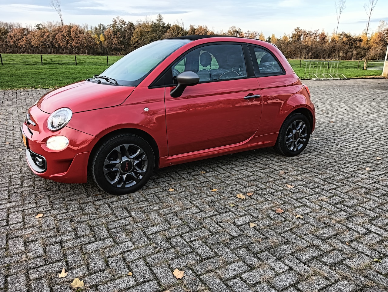 Fiat 500 C - 1.2 Sport. Airco . Carplay . Cruise control . Topstaat !! - AutoWereld.nl