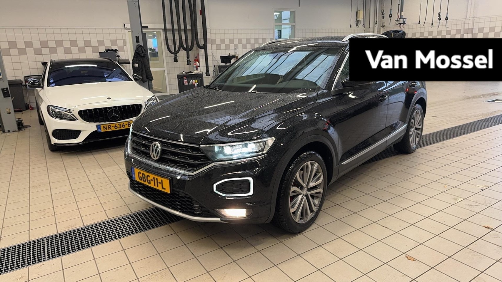 Volkswagen T-Roc - 1.5 TSI Sport | 150 PK | Automaat | Camera | Navigatie | Stoelverwarming | All Season Band - AutoWereld.nl