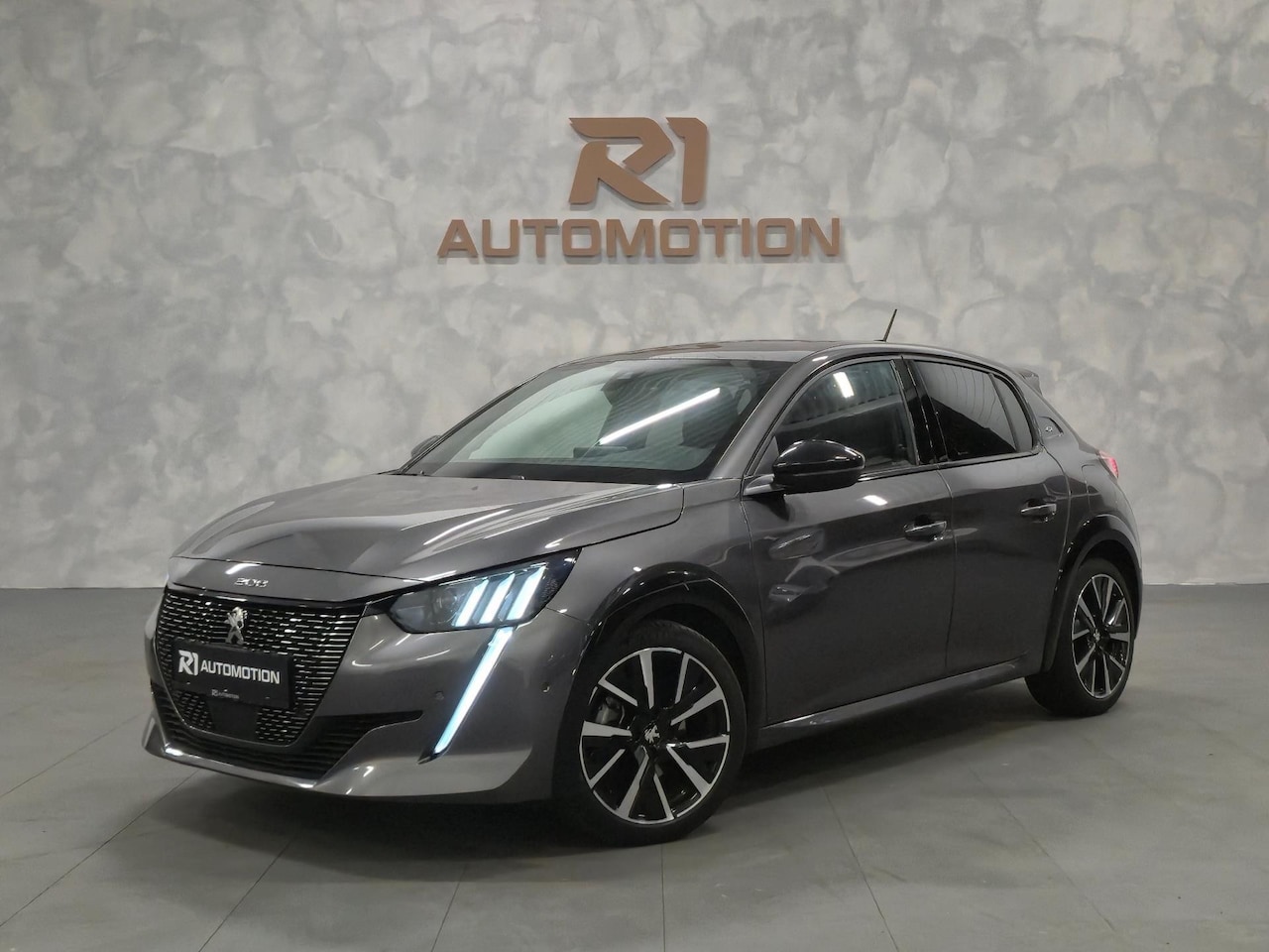 Peugeot 208 - GT 1.2 PureTech ,PANO, KEYLESS, LEDER, 360 CAMERA, SFEER, TREKHAAK, VOLL OPTIES - AutoWereld.nl