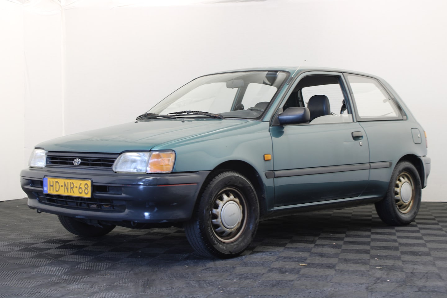 Toyota Starlet - 1.3i 1.3i - AutoWereld.nl