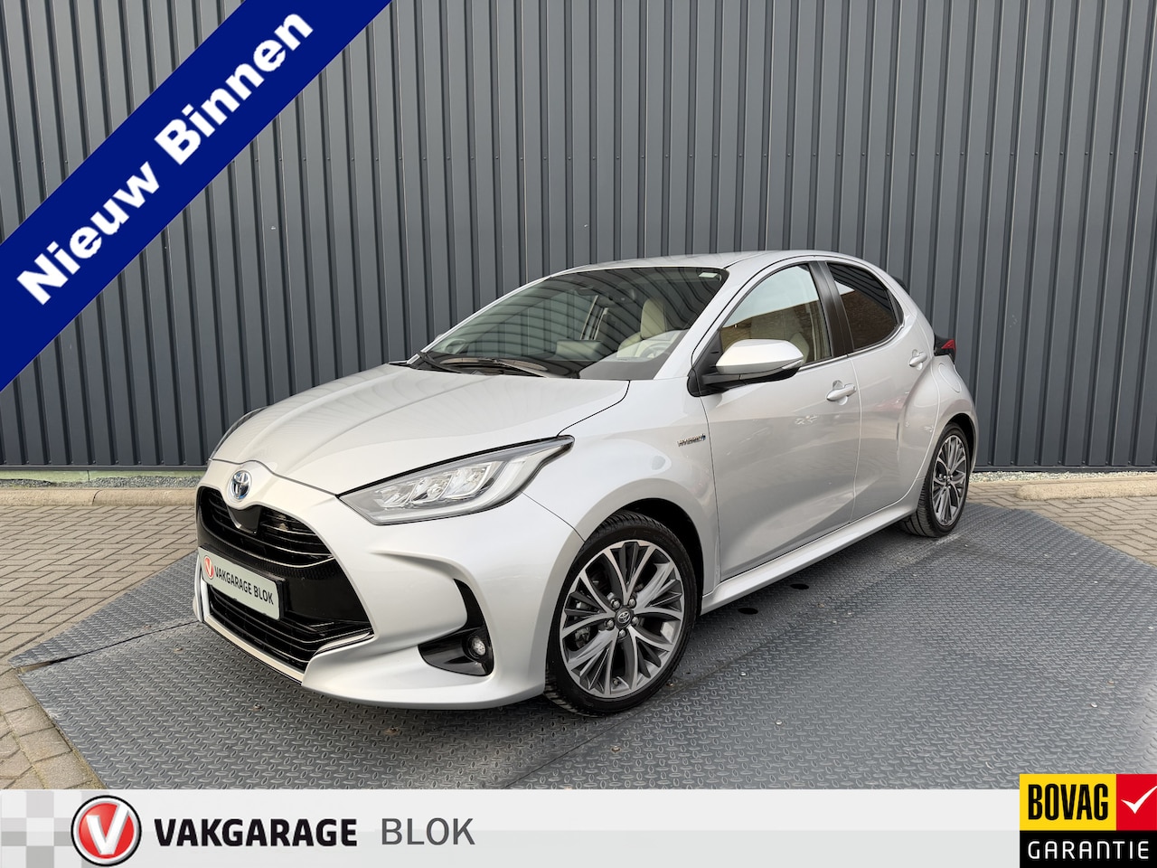 Toyota Yaris - 1.5 Hybrid Executive | Creme LEER | JBL | BSM | Head-up | Rijklaar!! - AutoWereld.nl