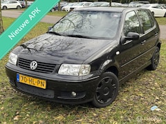 Volkswagen Polo - 1.4-16V Highline