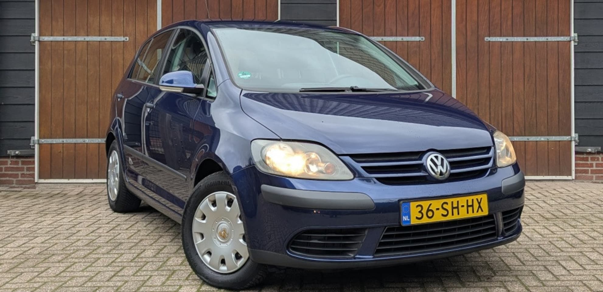 Volkswagen Golf Plus - 1.6 FSI Comfortl.Bns, Trekhaak, NAP, Hoge instap, Airco - AutoWereld.nl