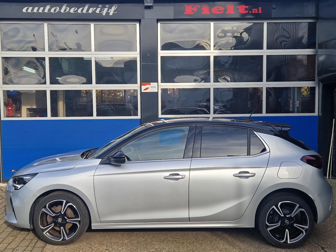 Opel Corsa - 1.2 Turbo Elegance SKY / Panoramadak / Blind Spot / Carplay / LED / Stoelverwarming / Came - AutoWereld.nl