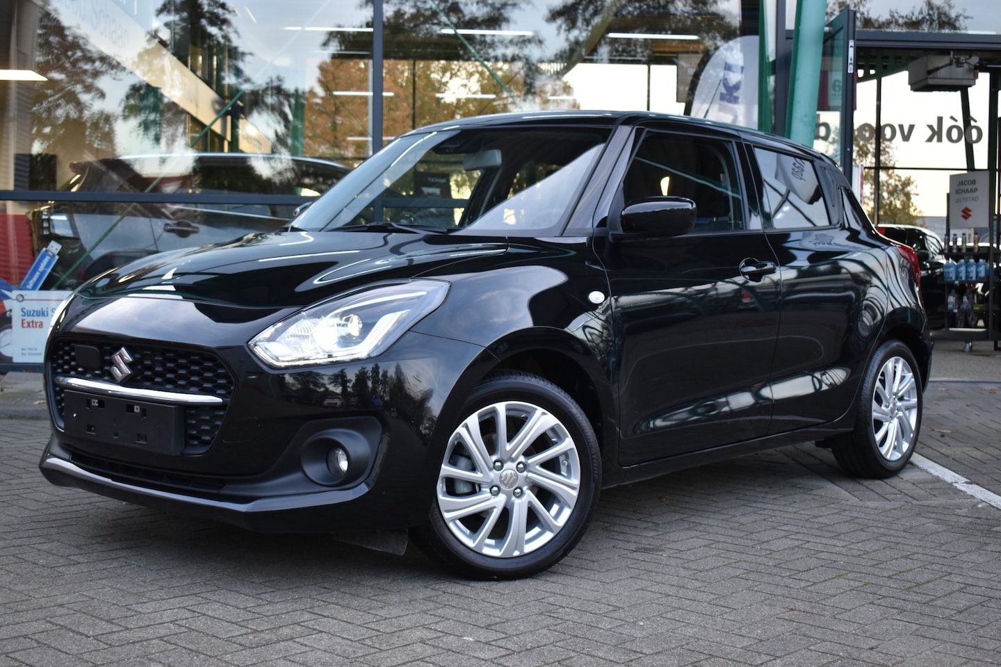 Suzuki Swift - 1.2 Select Smart Hybrid Automaat 83pk | Achteruitrijcamera | Airco | - AutoWereld.nl