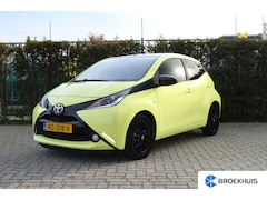 Toyota Aygo - 1.0 VVT-i x-cite | Navigatie | Camera | Getint Glas | Lichtmetalen Velgen | Airco