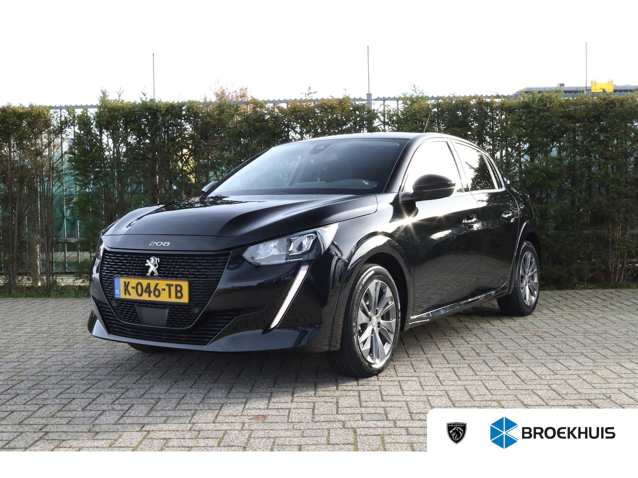 Peugeot e-208 - EV Allure 50 kWh | Cruise Control | Stoelverwarming | Camera | Keyless | Navi | LMV | Carp - AutoWereld.nl