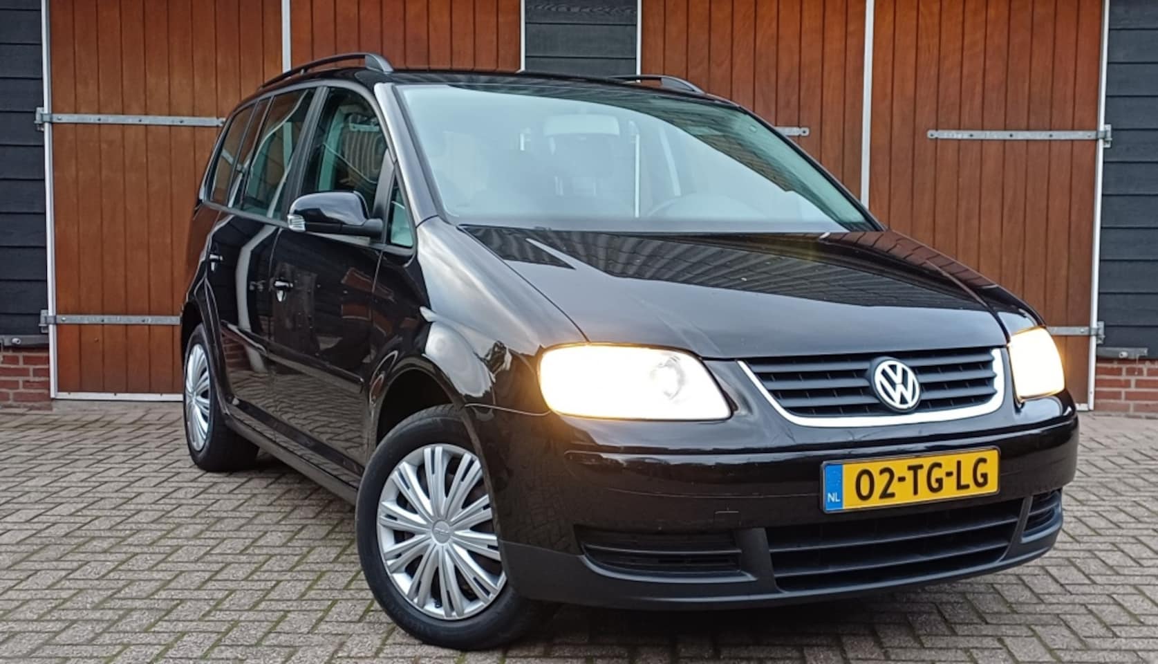 Volkswagen Touran - 1.6-16V FSI Business 1.6-16V FSI Business, Automaat, Airco, Cruise control, NAP - AutoWereld.nl
