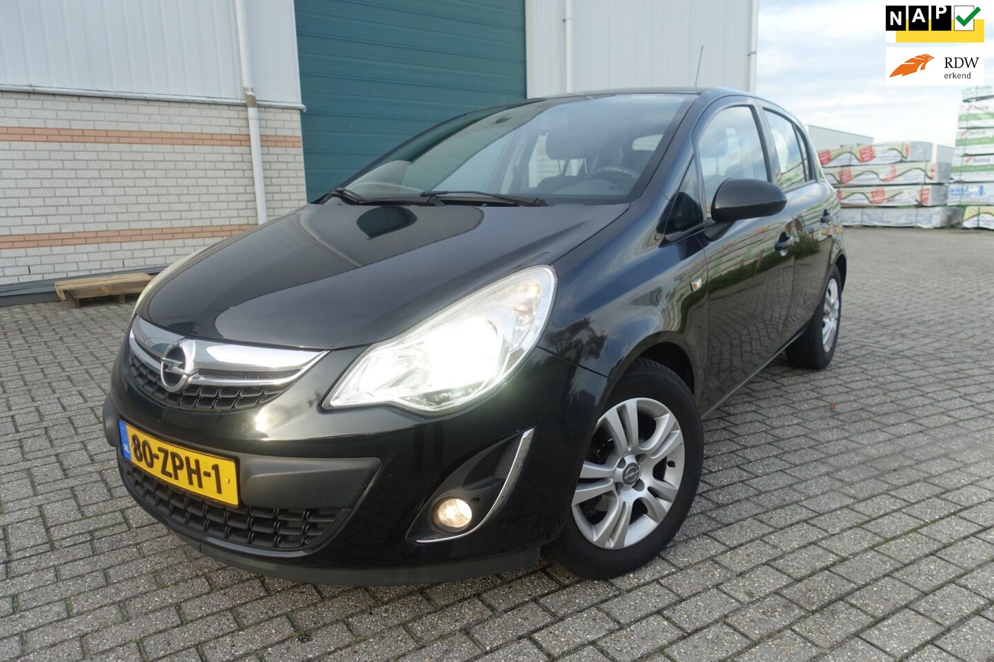 Opel Corsa - 1.2-16V BERLIN -navi - 1/2 ledere bekleding -lm velgen - AutoWereld.nl
