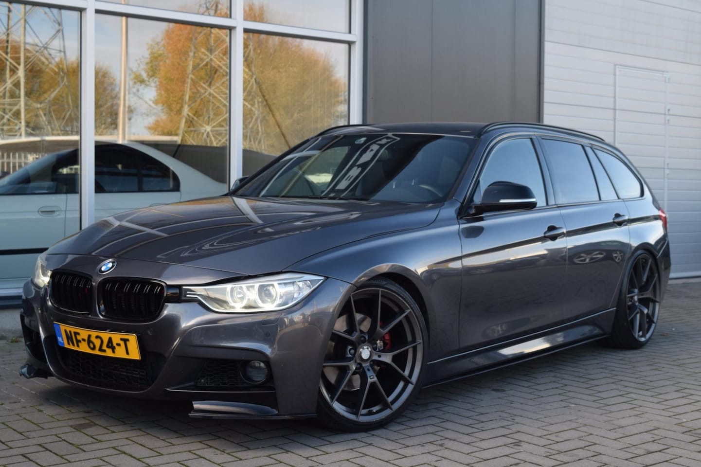 BMW 3-serie Touring - 318d Executive | M-Sport | LED + Xenon | APK 10-2026 - AutoWereld.nl
