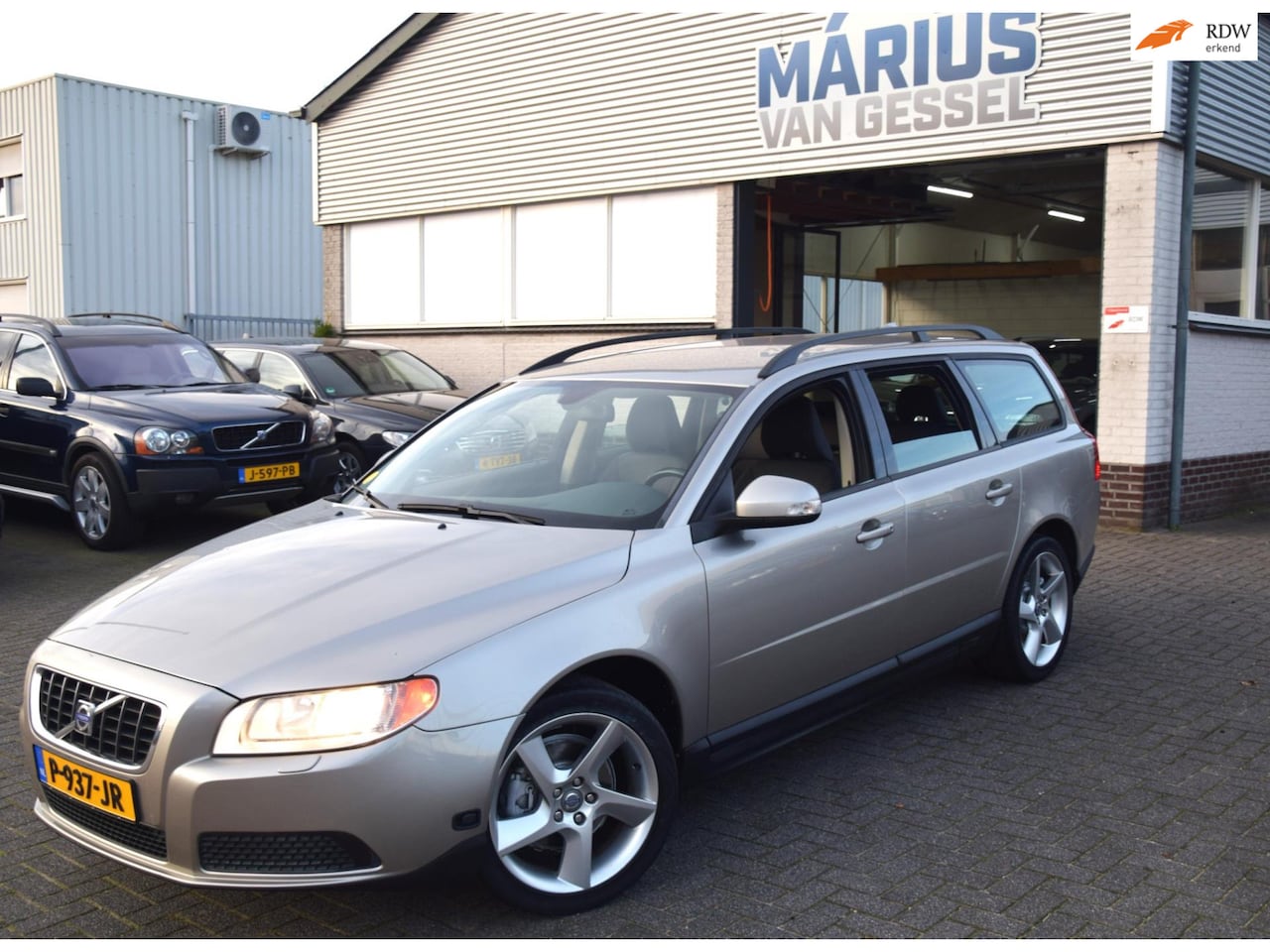 Volvo V70 - 2.0F Kinetic Seashell Metallic 146 pk - AutoWereld.nl