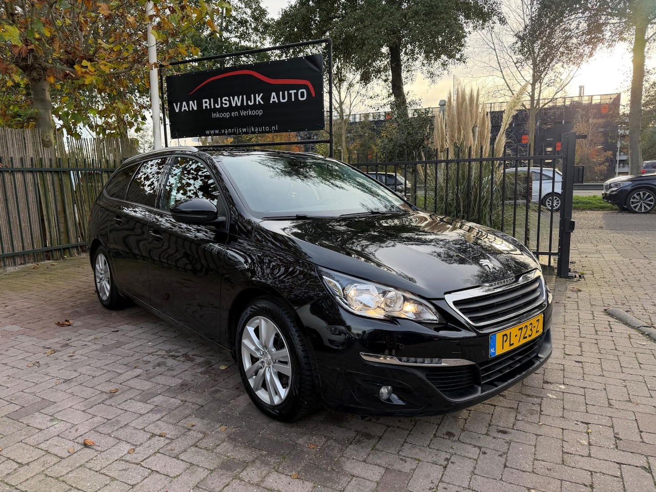 Peugeot 308 SW - 1.2 PureTech Blue Lion Nav Clima Pdc Dealer Ond - AutoWereld.nl