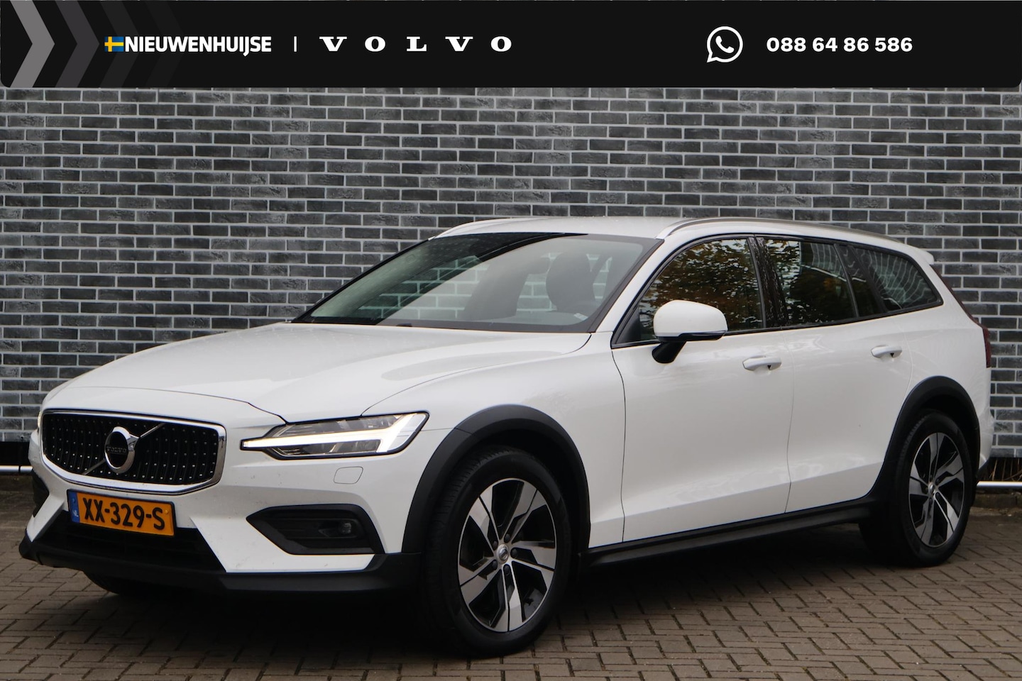 Volvo V60 Cross Country - 2.0 D4 AWD Intro Edition | Adaptive Cruise Control | Stuur/Stoelverwarming | Trekhaak | Ap - AutoWereld.nl