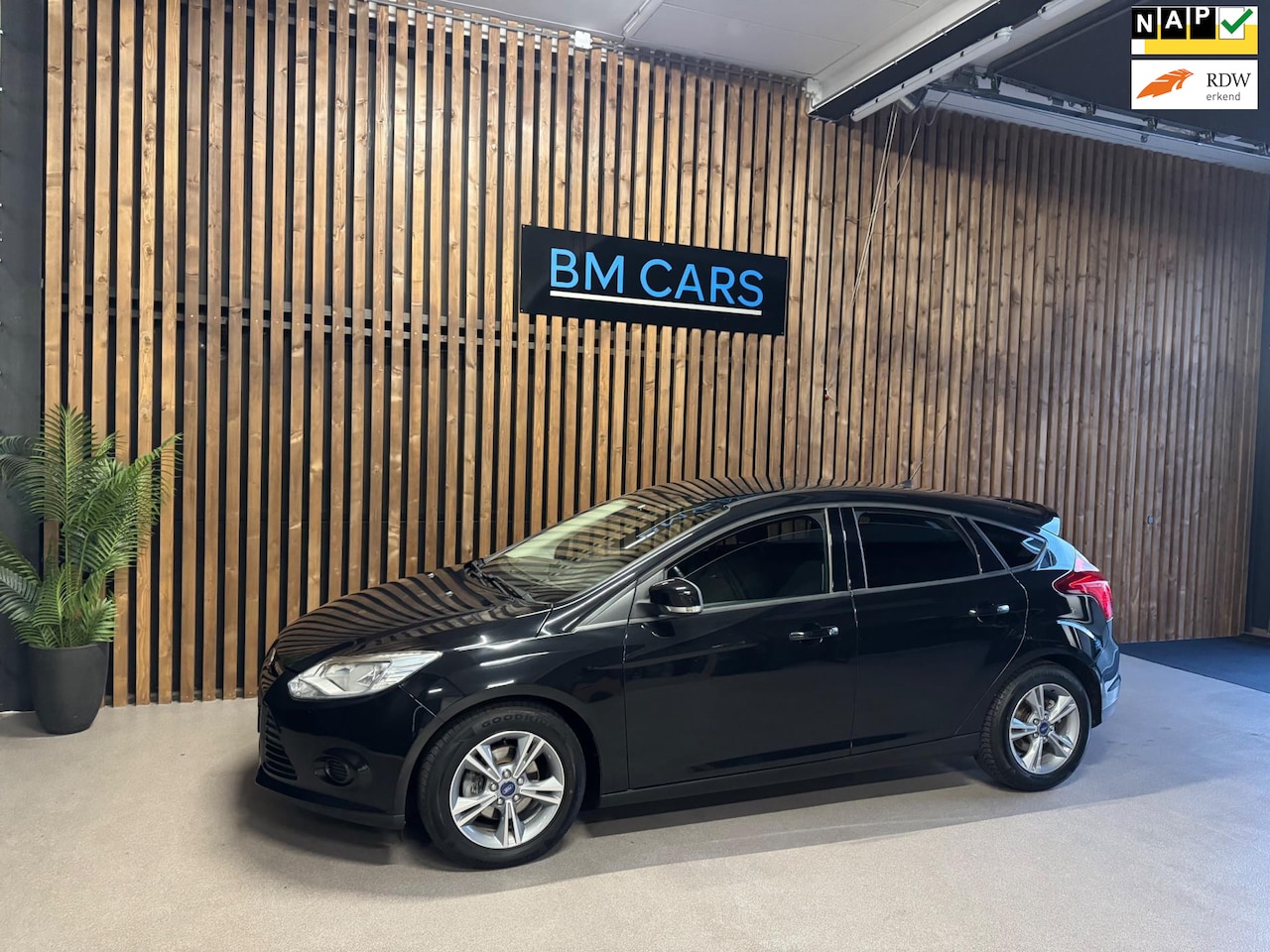 Ford Focus - 1.0 EcoBoost Edition Airco,Trekhaak, Cruise - AutoWereld.nl