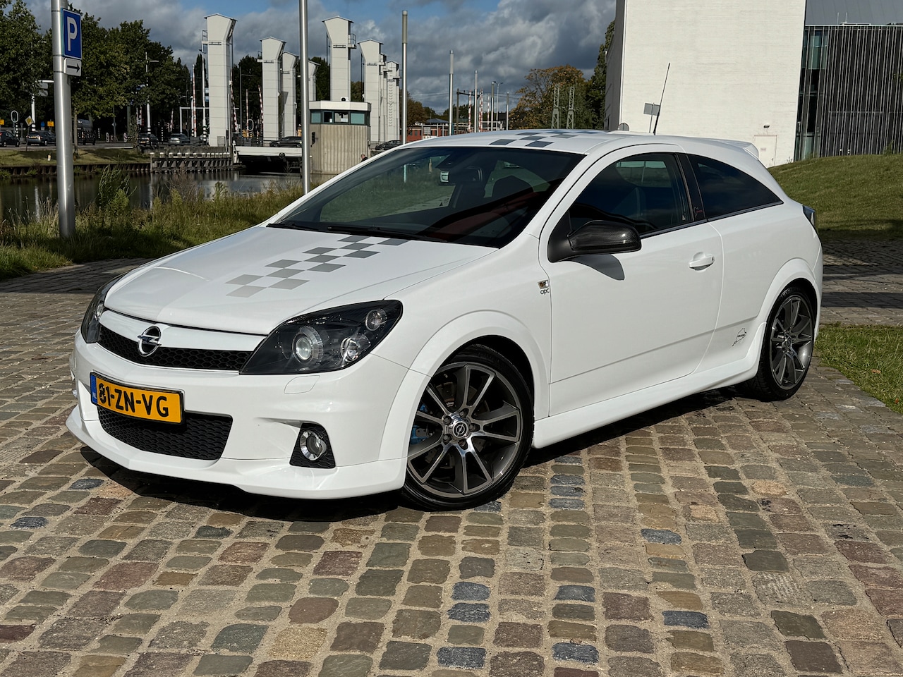 Opel Astra GTC - 2.0 T OPC Nürburgring Limited Edition orig.NL+NAP - AutoWereld.nl