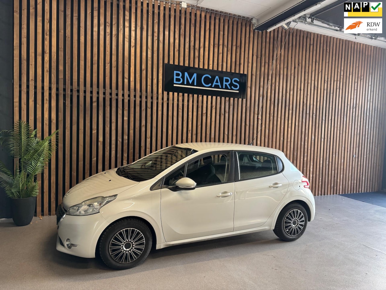 Peugeot 208 - 1.2 VTi Envy Airco, Pdc, Navi, Nieuwe APK - AutoWereld.nl