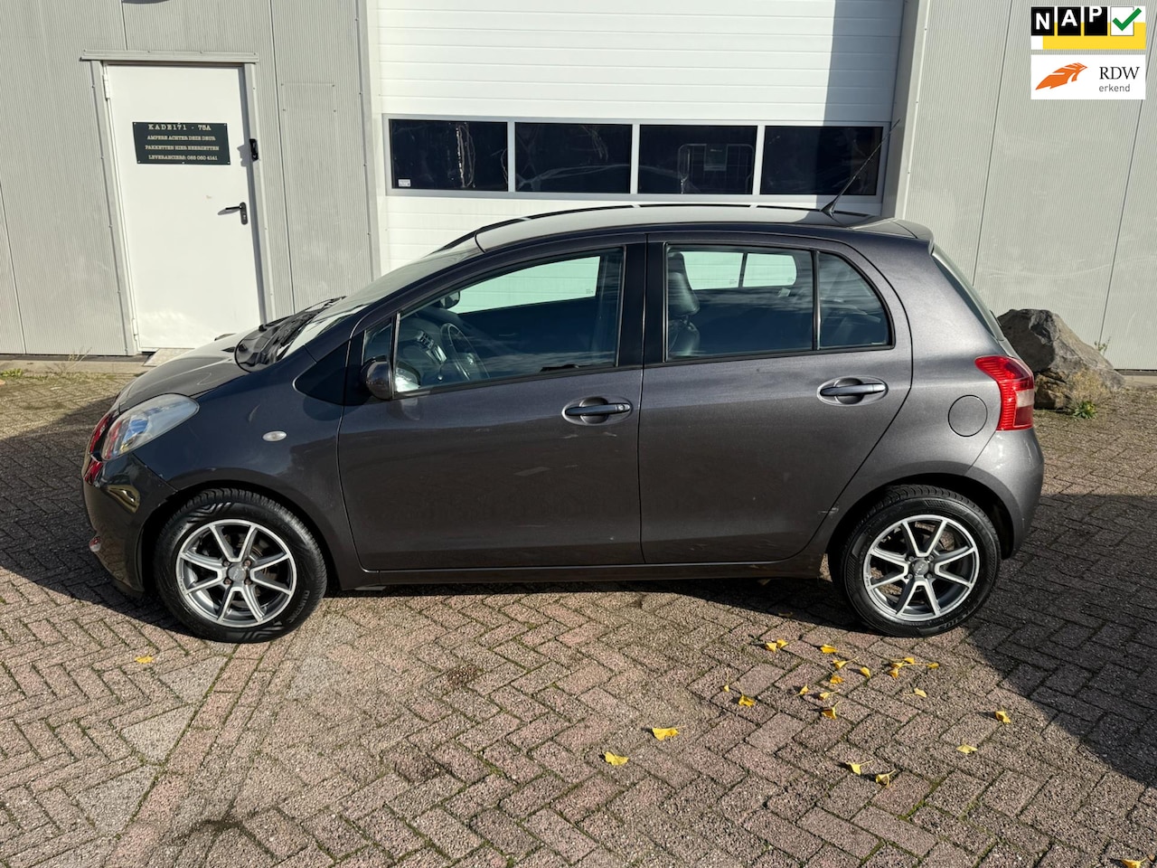 Toyota Yaris - 1.3 VVT-i Executive 1.3 VVTi Executive - AutoWereld.nl