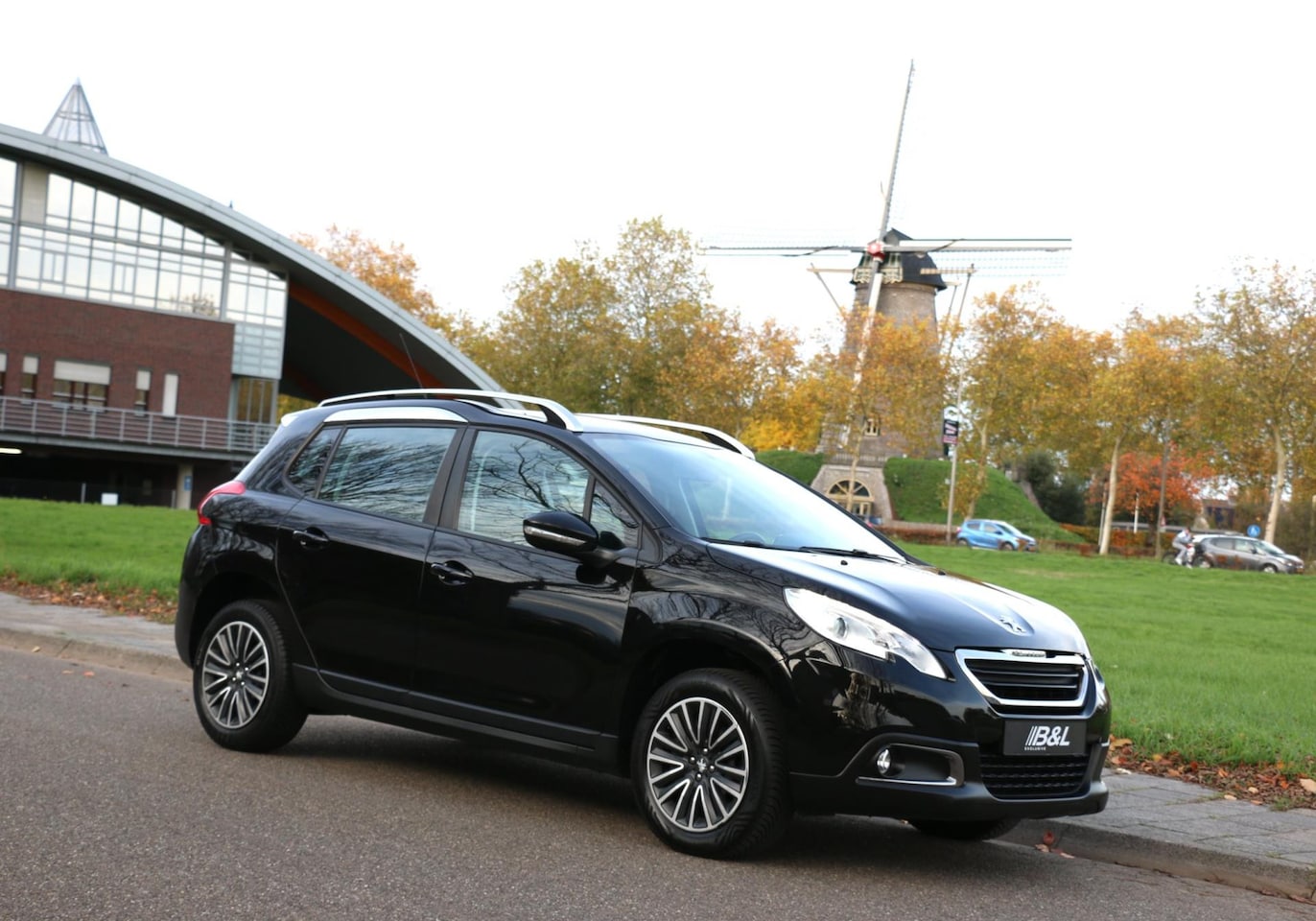 Peugeot 2008 - 1.2 PureTech Active LED Panoramadak Parkeersensor Trekhaak Navigatie bj2015 - AutoWereld.nl
