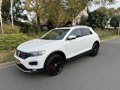 Volkswagen T-Roc - 1.5 TSI 150PK DSG Sport•Pano•Trekhaak