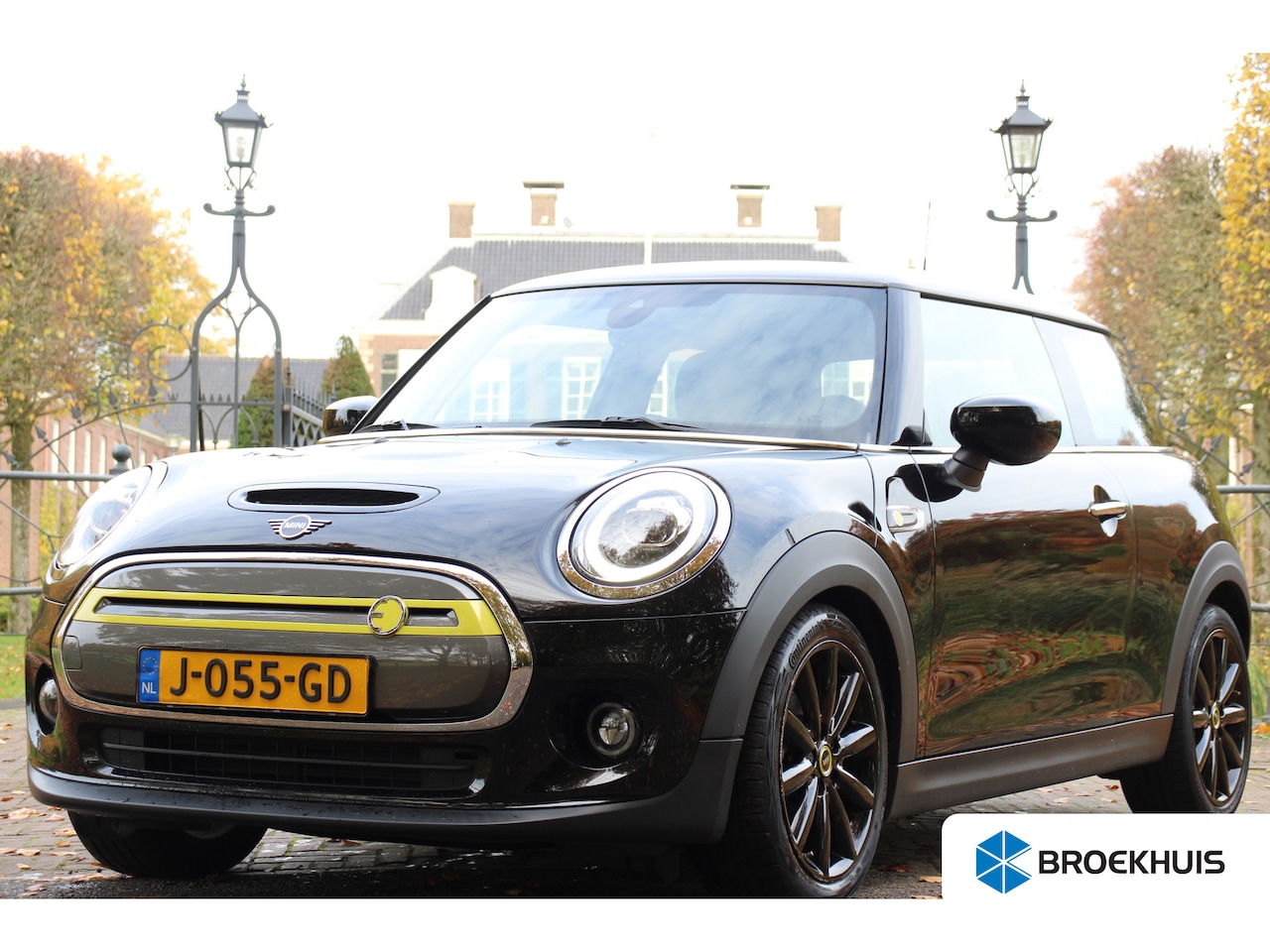 MINI Mini-Electric - Essential | NL-AUTO! | LEDER | CAMERA | STOELVERWARMING | PARK SENS | CLIMA | NAVI | 17" L - AutoWereld.nl