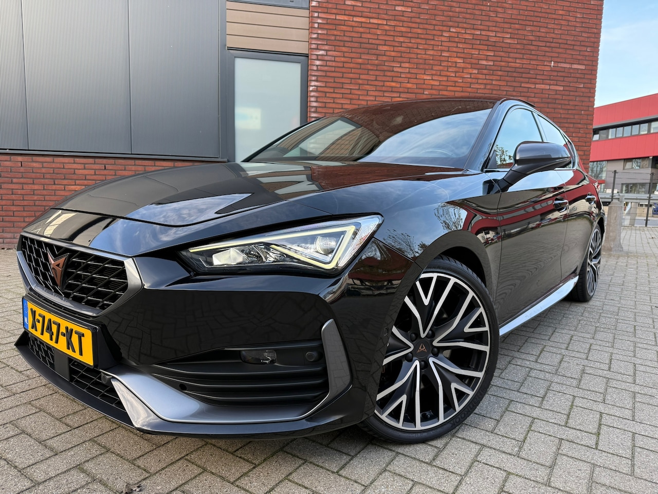 CUPRA Leon - 2.0 TFSI 301 PK/2022/PANORAMADAK/CAMERA/VIRTUAL COCKPIT/MEMORY/NAVIGATIE/KEYLESS/BOMVOLLE - AutoWereld.nl