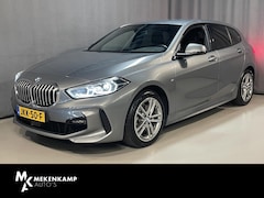 BMW 1-serie - 118i M Sport 17"/Sportstoelen/Sfeerverlichting/LED/Stoelverwarming/PDC v+a/Apple Carplay &